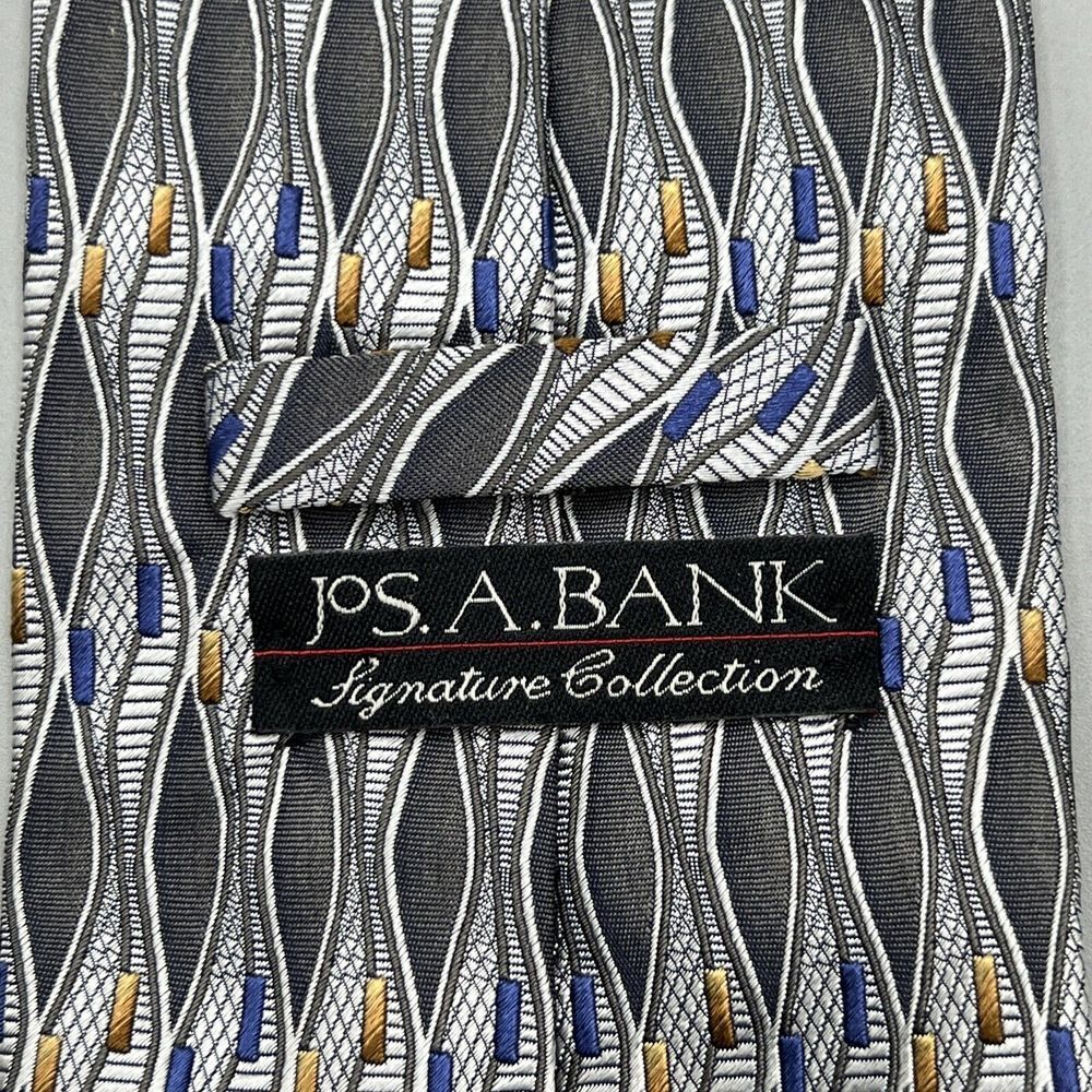 JOS. A. BANK Signature Collection Men's 100% Silk Necktie Geometric Blue USA -T8